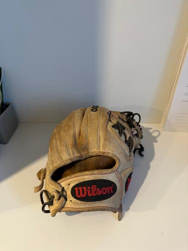 Used Right Hand Throw 11.5" A2000 Baseball Glove