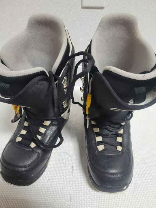 Used Burton Tribute Senior 6 Men's Snowboard Boots