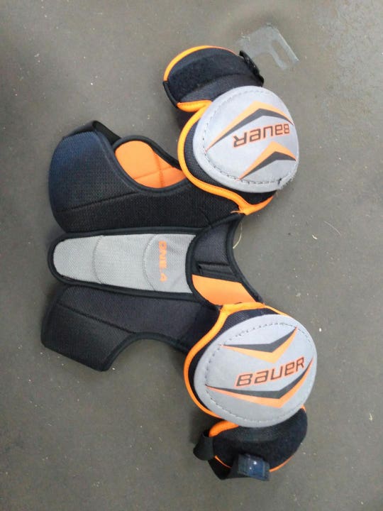 Used Bauer One.4 Md Ice Hockey Shoulder Pads