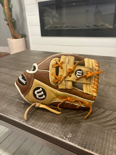 Right Hand Throw 11" A500 Baseball Glove