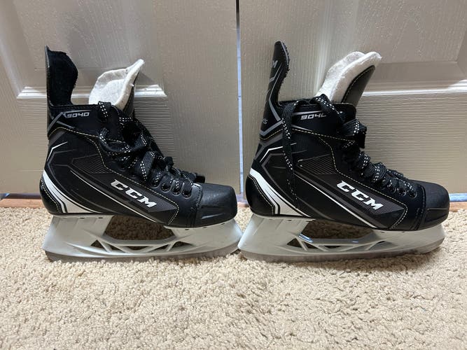 Senior CCM Regular Width 8 Tacks 9040 Hockey Skates