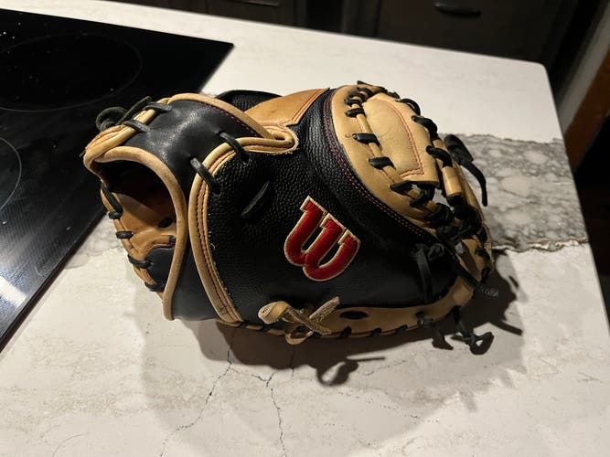 2022 Right Hand Throw 33.5" A2000 Baseball Glove