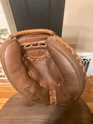 Relaced/reconditioned Rawlings M770 Catcher’s Mitt-33’ RHT
