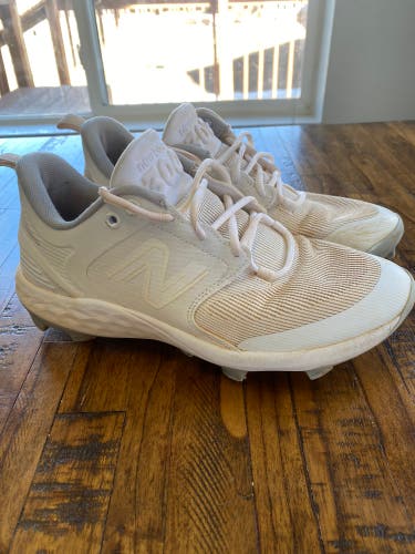 New Balance Men’s Fresh Foam 3000 V6 molded baseball cleat (Size 9 / color: white)