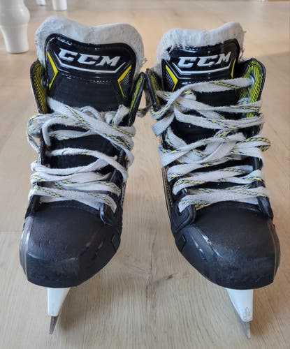 Used CCM Super Tacks 9380 Hockey Goalie Skates Regular Width Size 2
