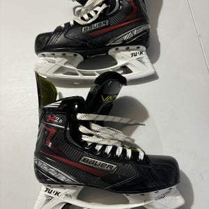 Used Bauer Regular Width  Size 7.5 Vapor X2.6 Hockey Skates