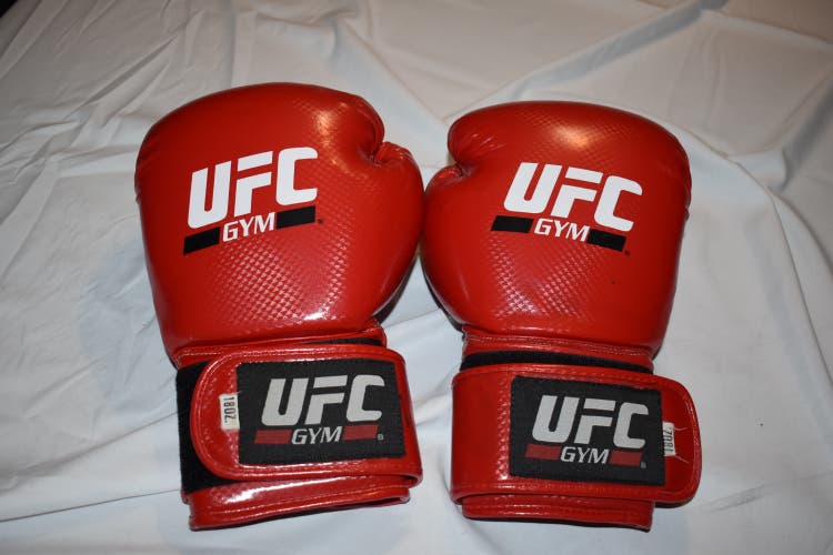 UFC GYM Kickboxing / MMA 18 OZ Gloves, Red