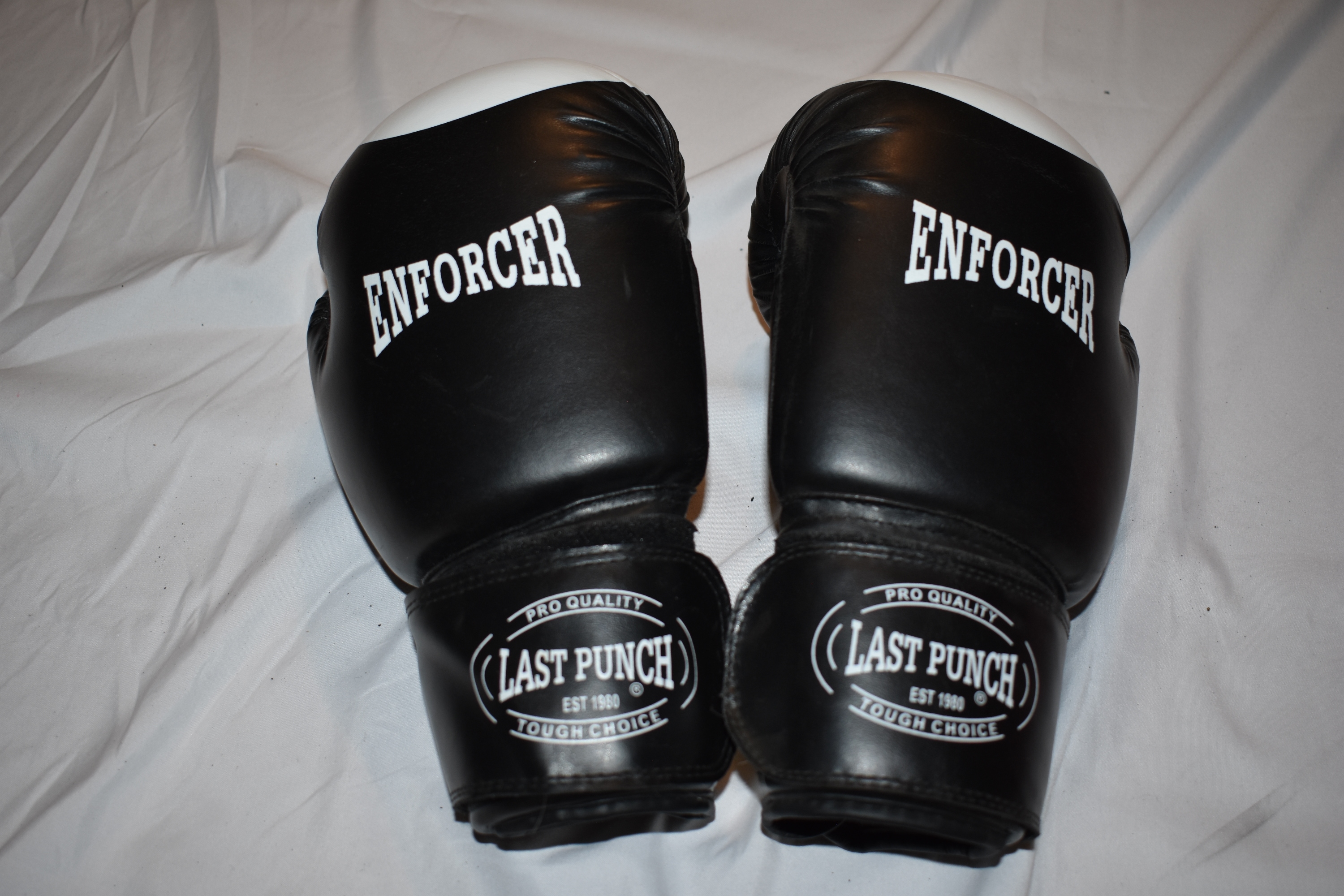 Last Punch Enforcer, Red/White, 16oz Gloves
