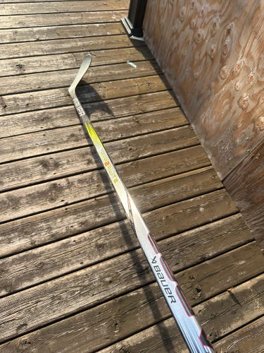 P28 77 Flex Senior Right Handed P28 Vapor Hyperlite Hockey Stick