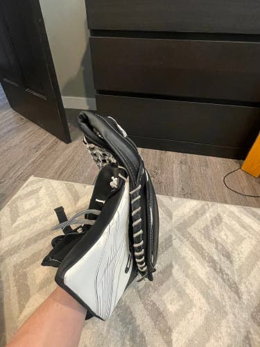 Senior CCM eflex 6 Hockey Goalie Glove (580)