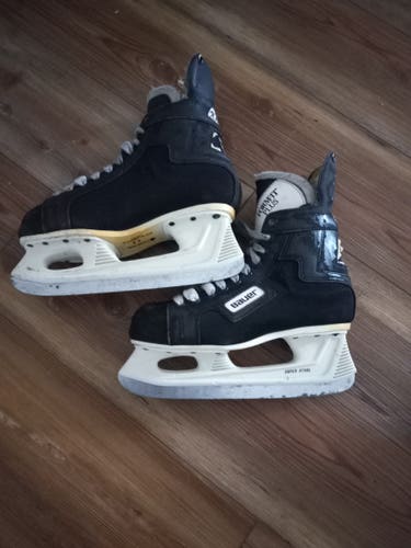 Bauer Supreme 2000 Hockey Skates size 8 Regular Width 8