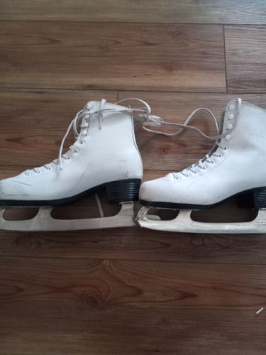 Used American Figure Skates Adult 8