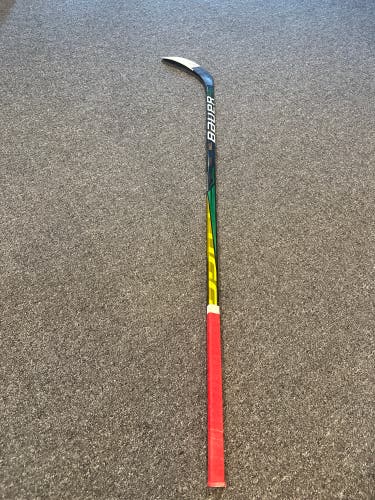 Senior Right Handed P28 Supreme UltraSonic Hockey Stick