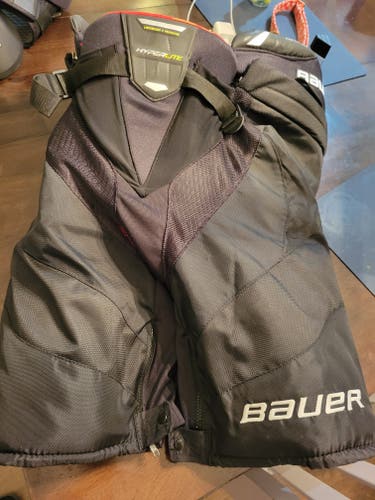 Intermediate Large Bauer Vapor Hyperlite Hockey Pants