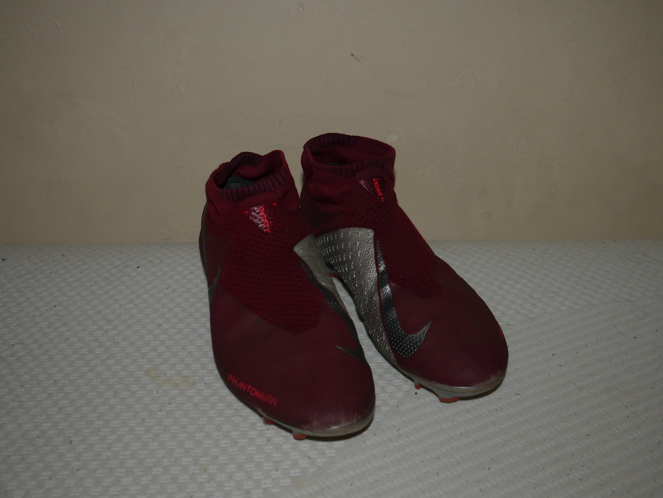 Red Men's Used Size 9.5 (Women's 10.5) Nike Phantom VSN Cleats