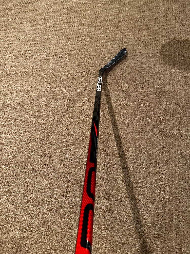 Intermediate Right Handed P28 Vapor FlyLite Hockey Stick
