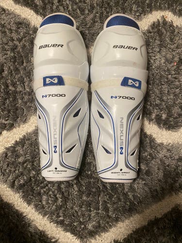 Junior Bauer 14" Nexus N7000 Shin Pads