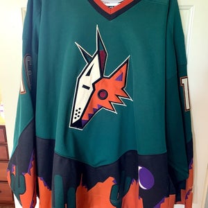 NHL Phoenix Coyotes #16 Brad Isbister 1998-99 Vintage Jersey