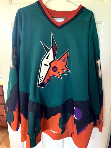 NHL Phoenix Coyotes #16 Brad Isbister 1998-99 Vintage Jersey