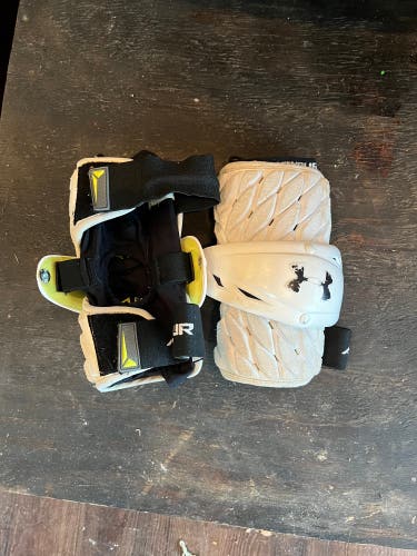 Under Armour elbow pads size large