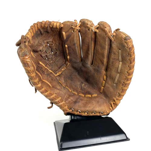 Used Nokona Amg 175 Fielders Glove Right Hand Throw 12"