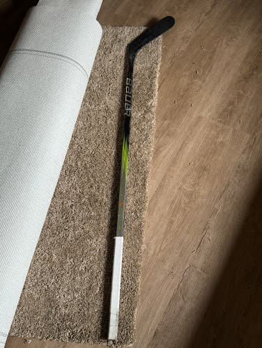 Used Right Handed P90TM Vapor Hyperlite 2 Hockey Stick