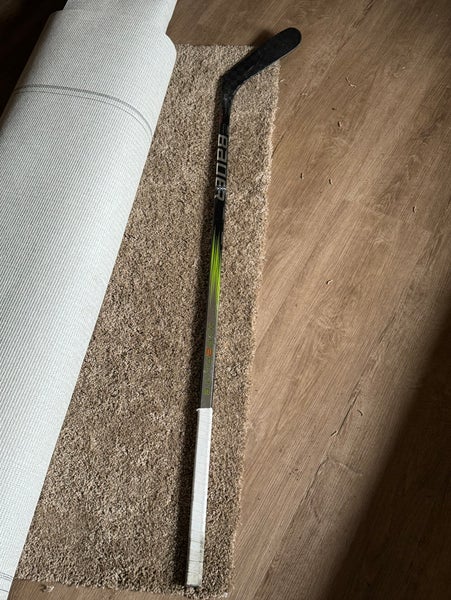 Used Right Handed P90TM Vapor Hyperlite 2 Hockey Stick