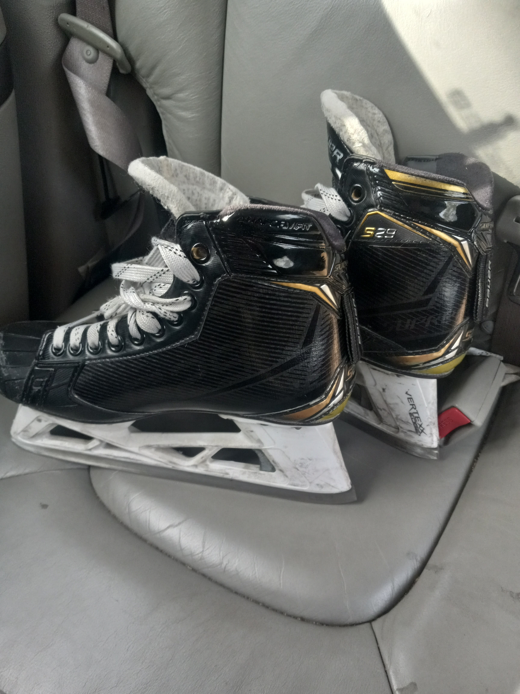 Used Bauer Supreme S29 Hockey Skates Size 6