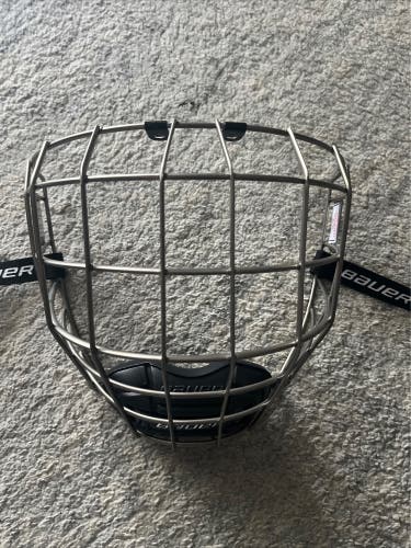 Bauer Profile III Size Medium Hockey Cage Titanium color Ice Roller Hockey Adult