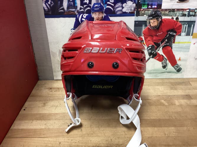 New medium red Bauer Re-Akt 150 Helmet