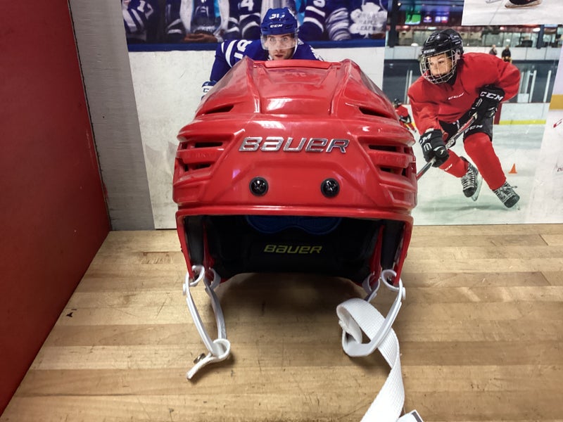 New medium  red Bauer Re-Akt 150 Helmet
