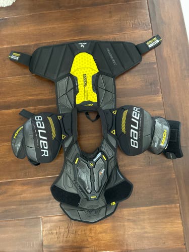 Used Medium Bauer Supreme Mach Shoulder Pads