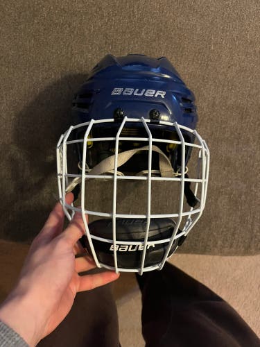 Used Large Bauer Re-Akt 75 Helmet
