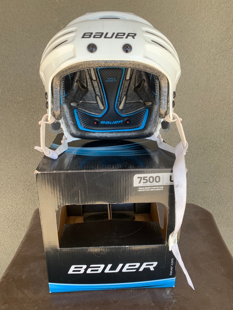 New Large Bauer  Re-akt 7500 Helmet