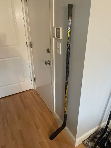 Intermediate Right Handed P92 Supreme 1S Hockey Stick