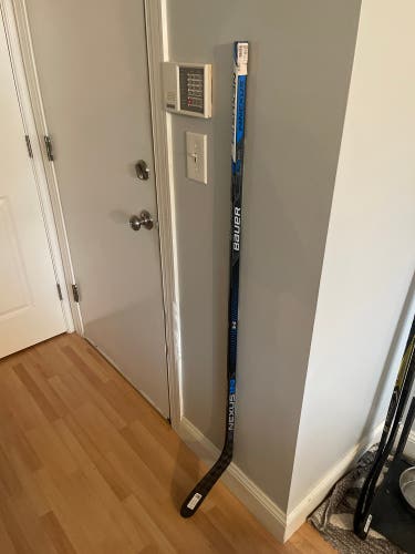 Junior Right Handed P88 Nexus 1N Hockey Stick