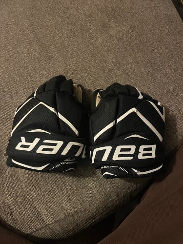 Bauer 10" youth Gloves