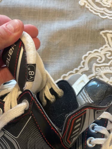 Used Bauer 8 Vapor X200 Hockey Skates