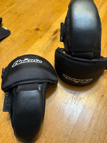 Brian’s Ice Hockey goalie knee cups-JR