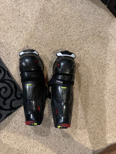New Bauer 15"  Vapor Hyperlite Shin Pads