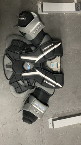 New Medium/large Vaughn  Velocity V9 Goalie Chest Protector