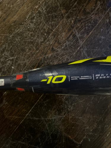 Easton ADV, 28 Inch -10/ 28 oz