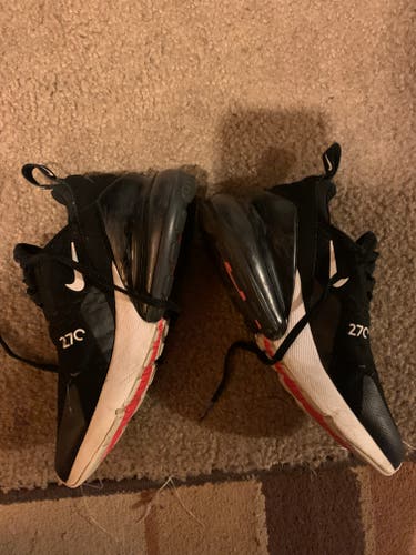 Black Nike air 270 youth running shoe. Size 3.5