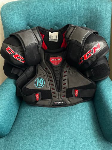 Senior Extra Large CCM RBZ 130 Shoulder Pads