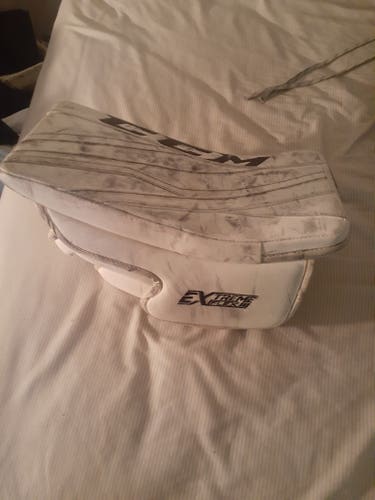 Used CCM Extreme Flex III Pro Blocker Senior Regular