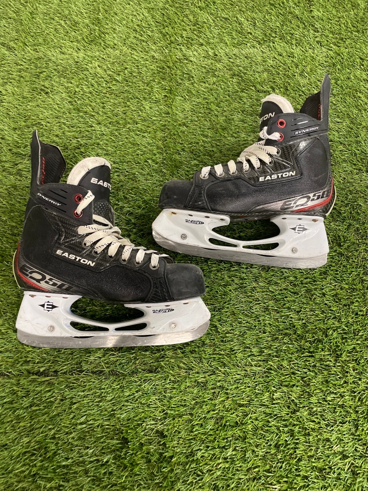 Used Intermediate Easton Synergy 50 Hockey Skates Regular Width Size 5