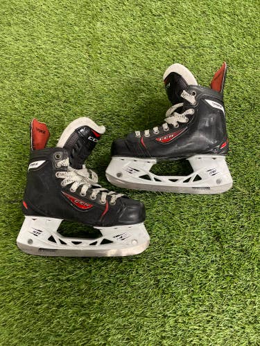 Used Junior CCM RBZ 90 Hockey Skates Regular Width Size 3.5