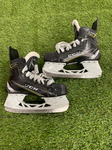 Used Intermediate CCM Tacks 9050 Hockey Skates Regular Width Size 5