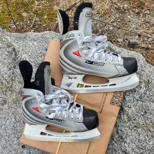 Used Intermediate Bauer Vapor XXII Hockey Skates Regular Width 6