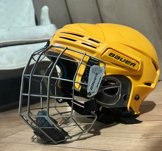 Used Small Bauer BHH7500 Helmet